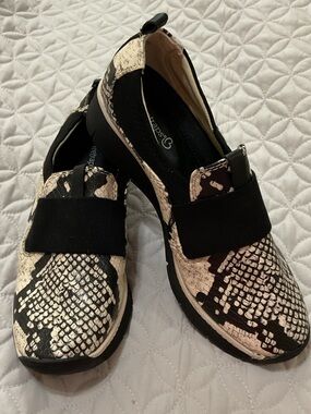 BareTraps Snakeskin Slip On Posture Plus Wedge Sneakers Size 6
